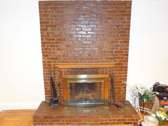 4th image of 64 Saint Johns Pl APT 1