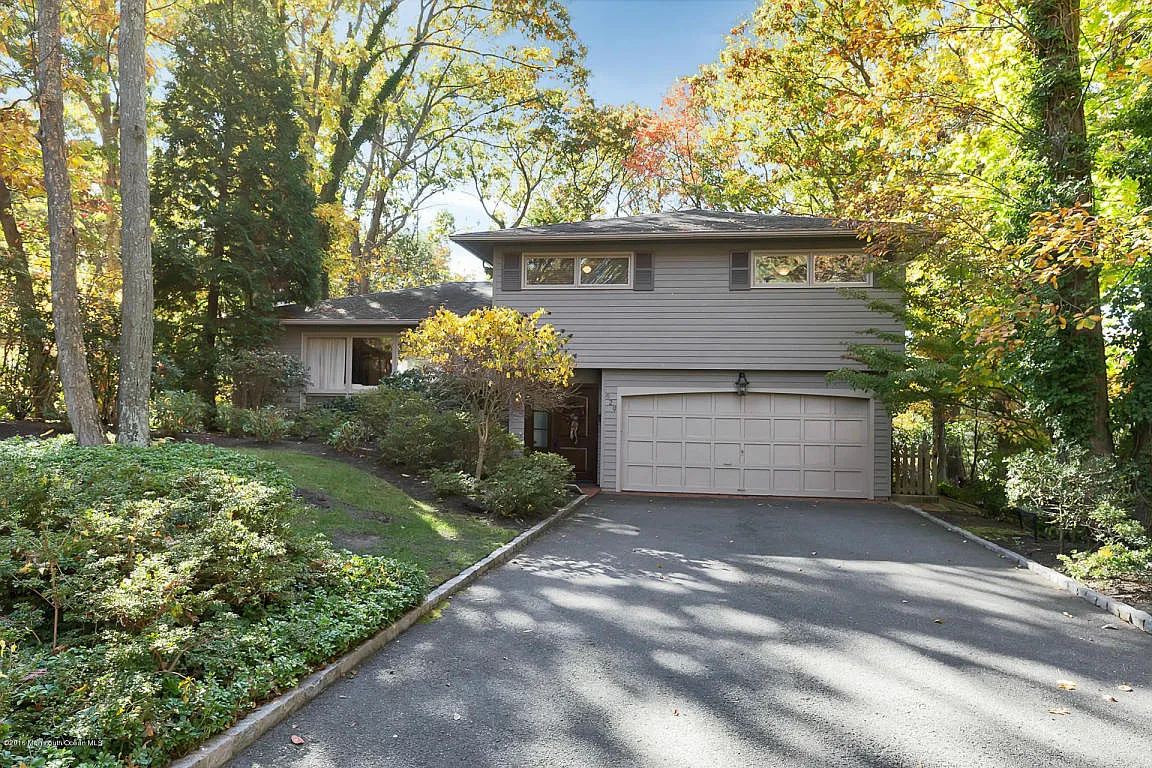 629 Valley Rd photo 1