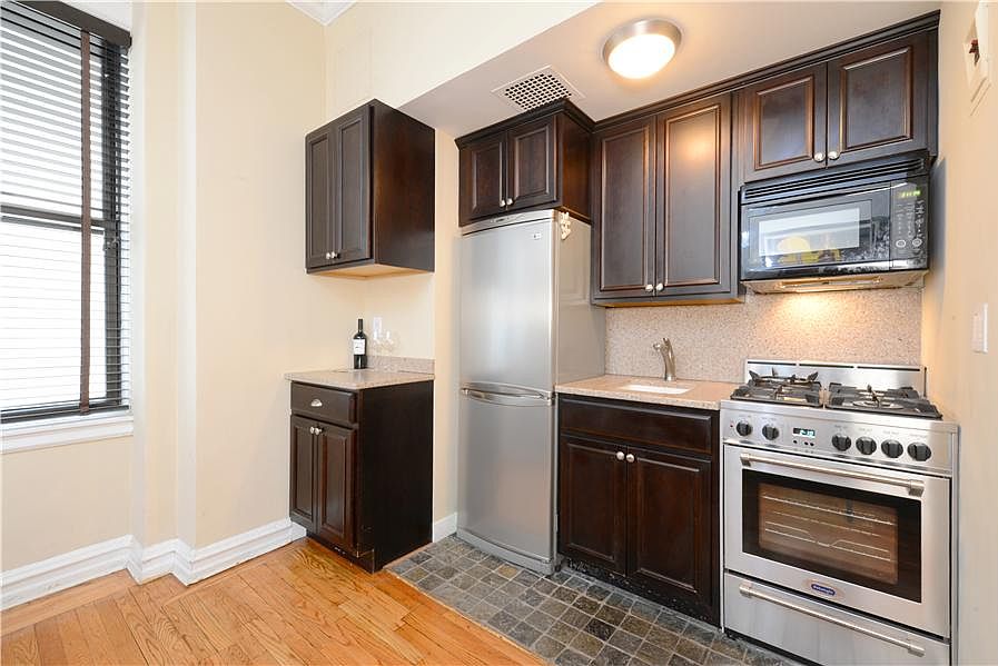 2nd image of 320 W 86th St APT 5C