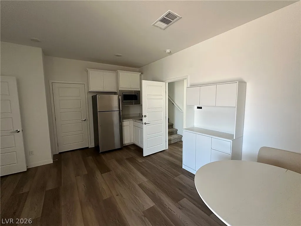 5 bed, 4.5 bath, 3063 sqft, $3,150 — Photo 4