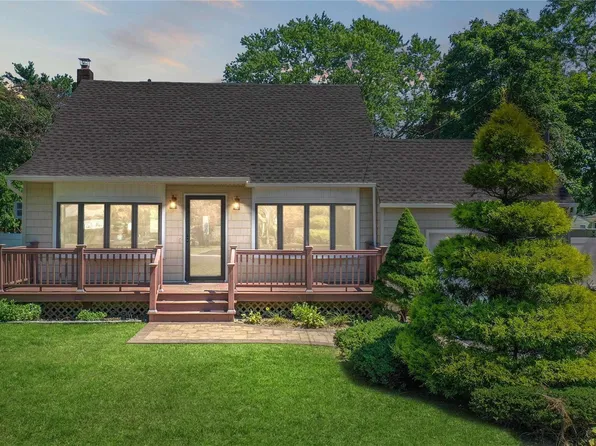 179 San Juan Drive, Hauppauge, NY 11788