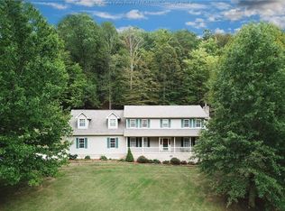 8 Lakeview Dr, Nitro, WV 25143