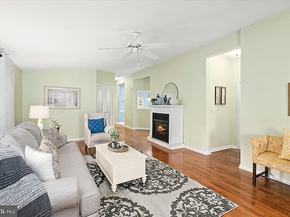 3rd image of 33612 Lakeshore Cir #47936