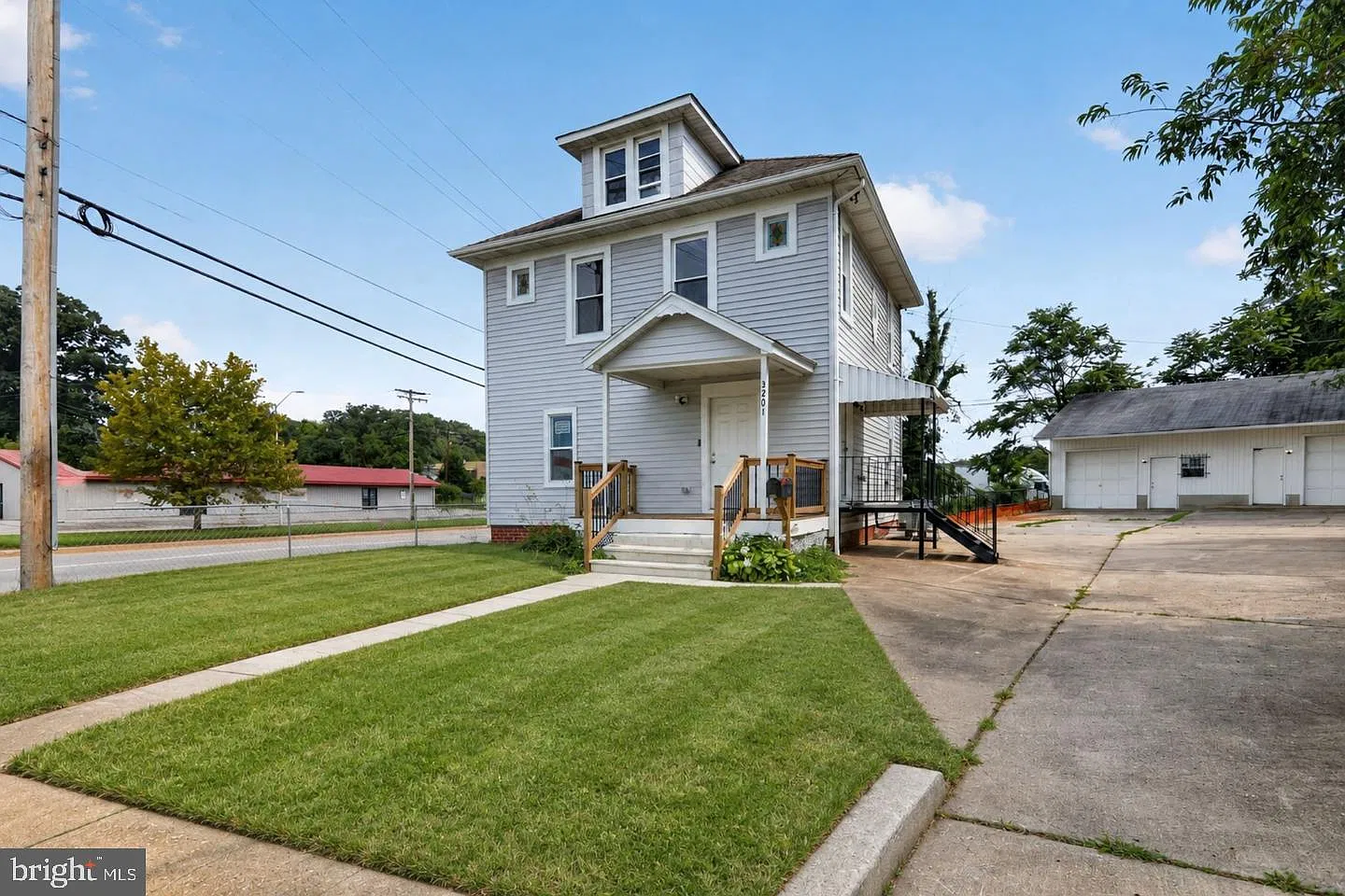 4 bed, 3.0 bath, 1248 sqft, $3,200 — Photo 1