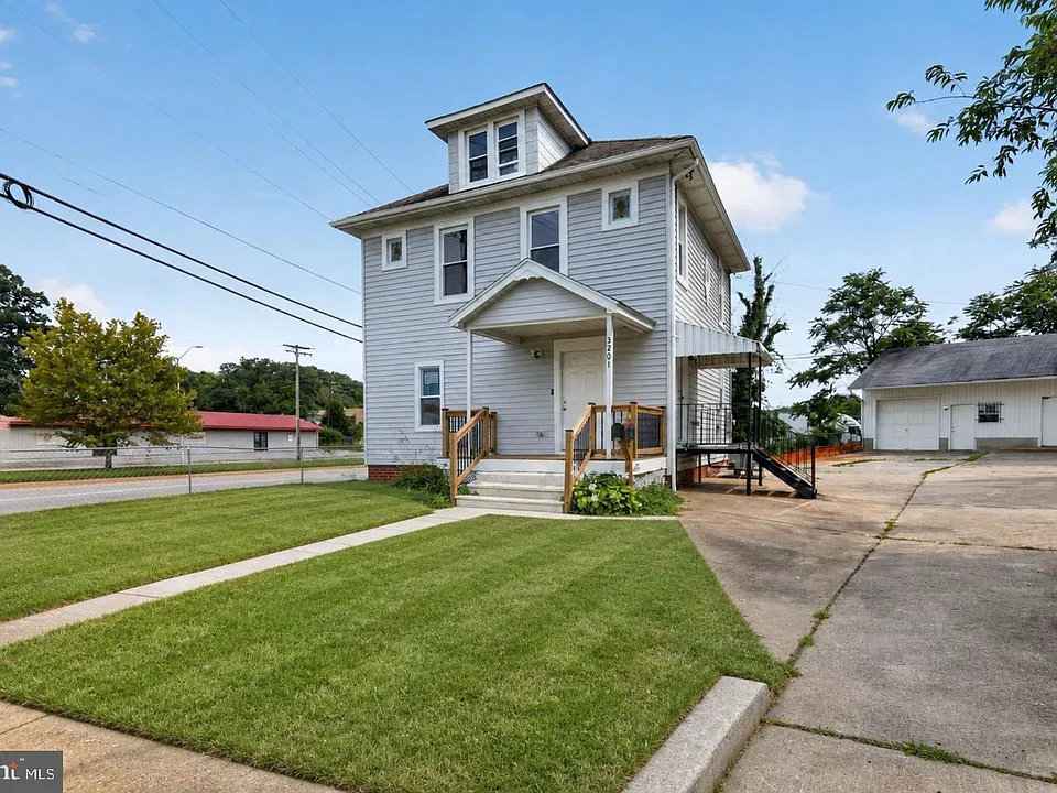3201 Magnolia Ave