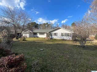 5612 Spring Creek Dr, Guntersville, AL 35976