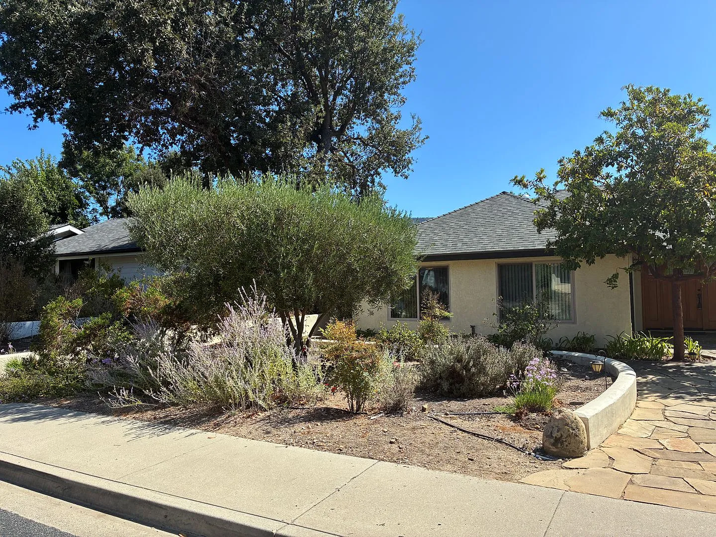 For Lease Charming 3br/2ba Ojai Home With Pool & A/C — Photo 3
