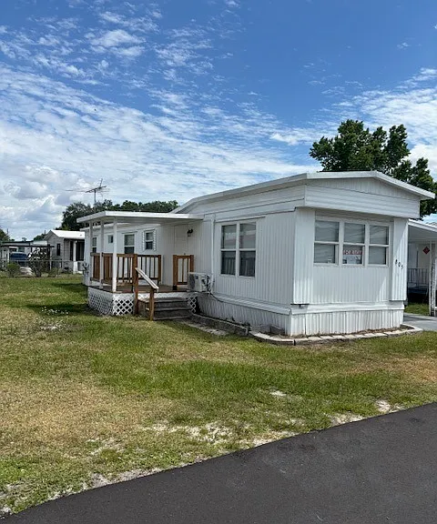 805 E Live Oak St — Photo 1