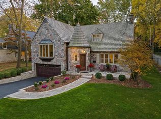 403 E Apple Tree Rd, Fox Pt, WI 53217