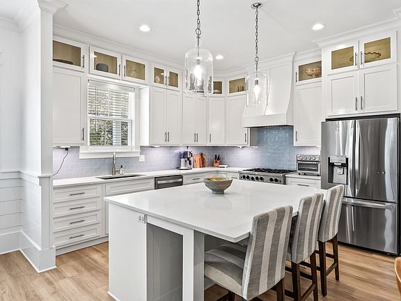 5th image of 175 Greenbriar Ln