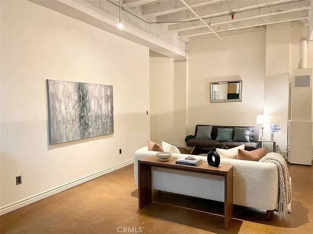 2 bed, 940 sqft, $2,000 — Photo 2
