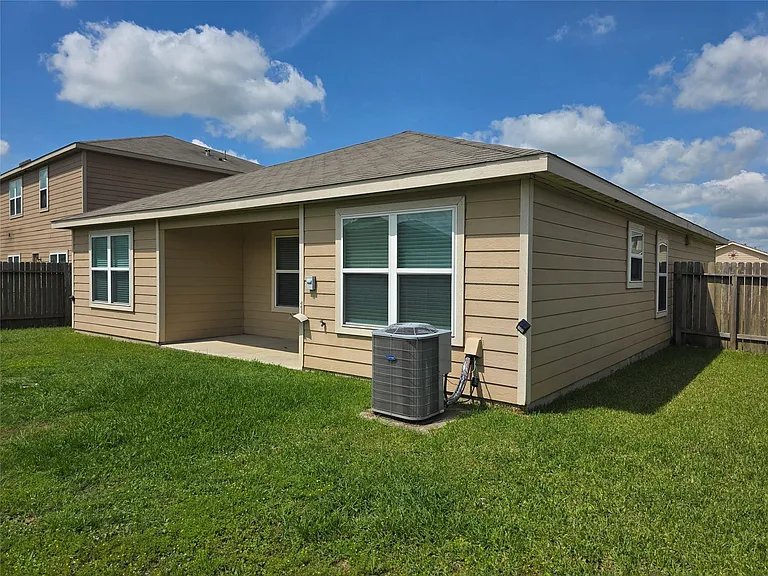 723 Crystal Lakes Dr — Photo 42