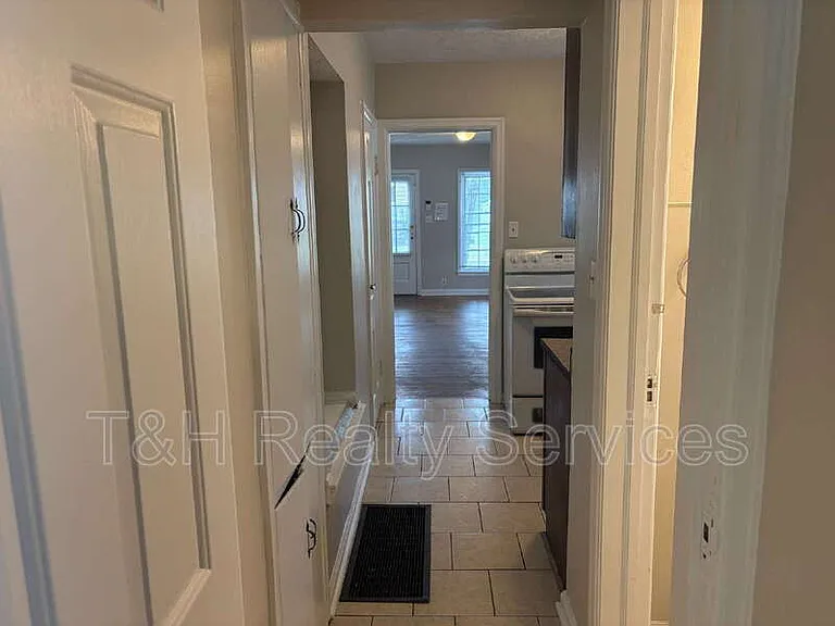 2106 E 46th St — Photo 12