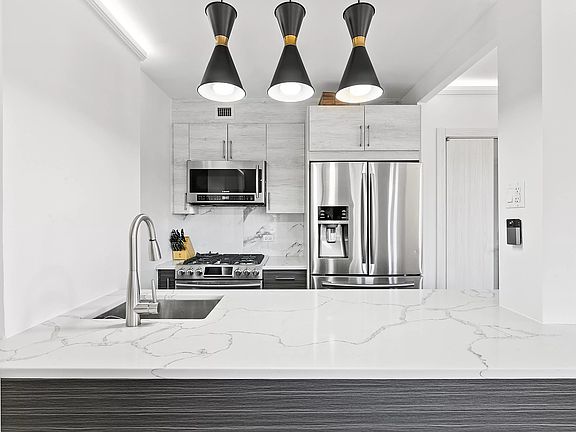 4th image of 225 W 83rd St APT 8Z