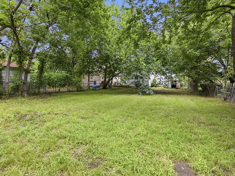 620 E Sears St — Photo 24