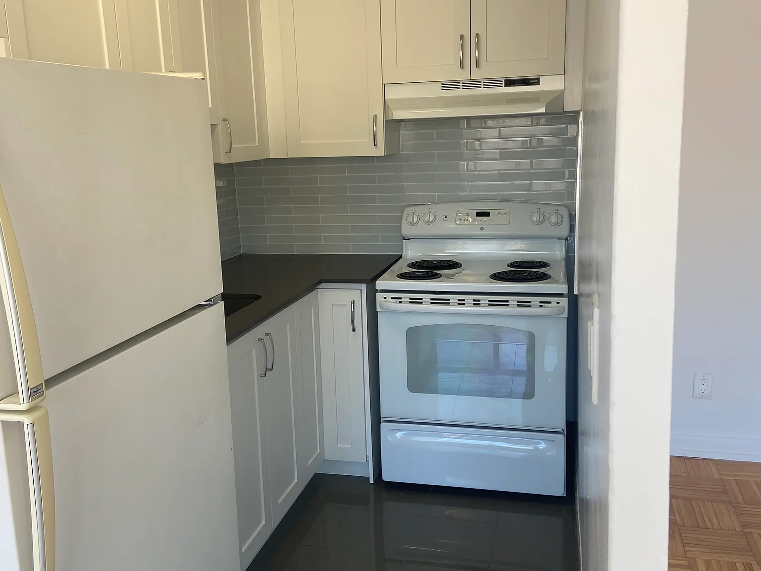 642 Vaughan — Photo 1
