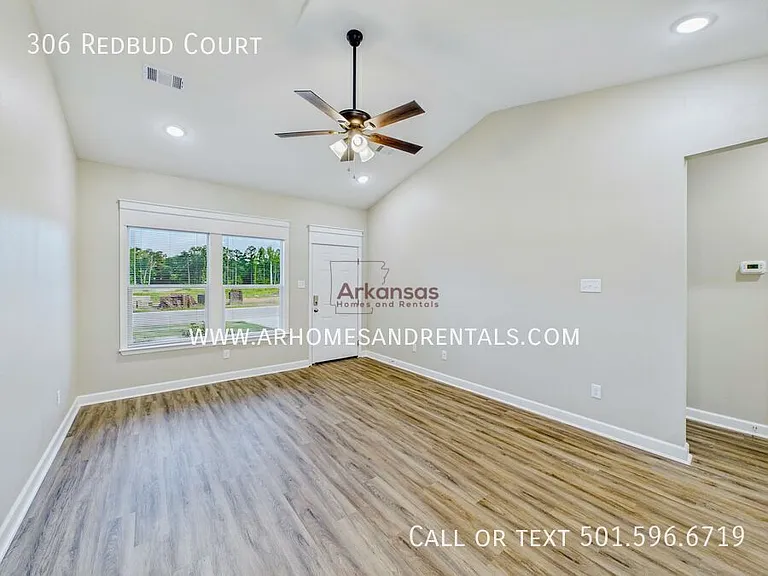 306 Redbud Ct — Photo 2
