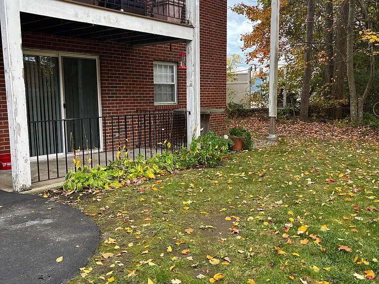 Governor Weare Apartments — Photo 43
