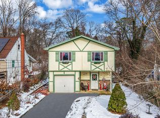 244 Lakeside Trl, Ridge, NY 11961