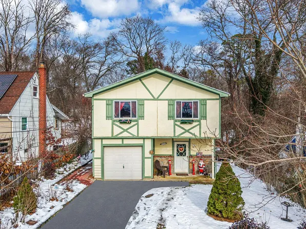 244 Lakeside Trail, Ridge, NY 11961