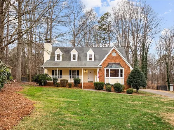 8912 Harpers Grove Ln, Clemmons, NC 27012