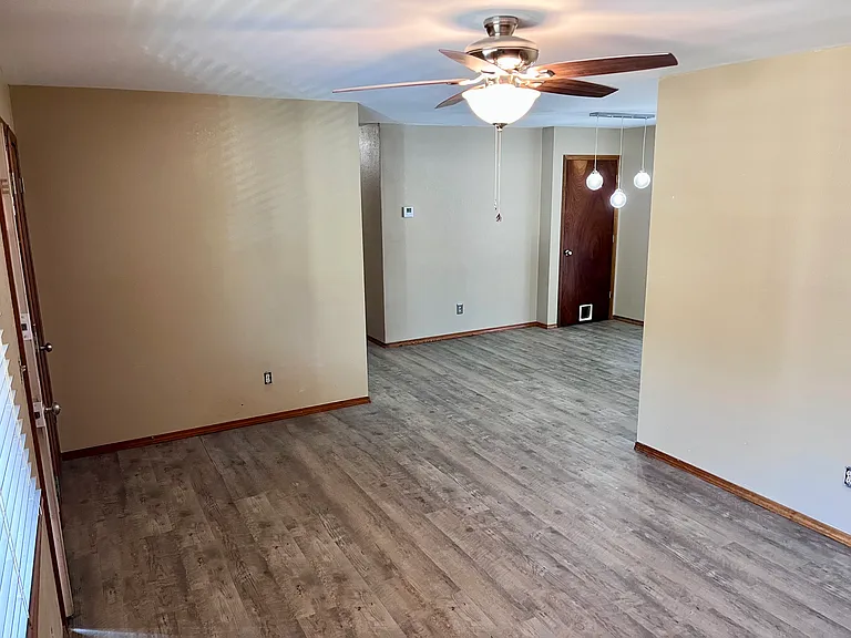 1038 Clark St — Photo 6
