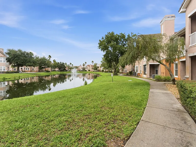 10436 Villa View Cir — Photo 32