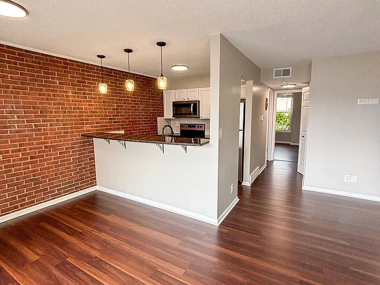 4724 Belleview Ave — Photo 3