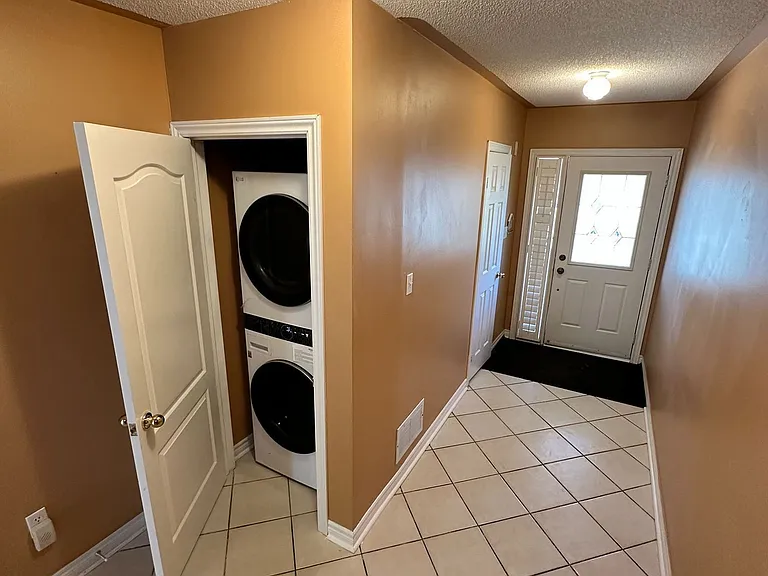 141 Foxchase Ave — Photo 3
