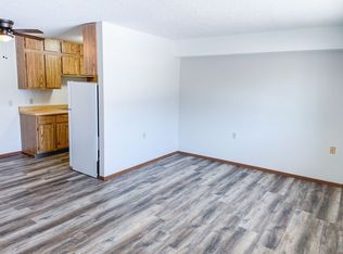 321 W Bert St APT 31, Lake Crystal, MN 56055