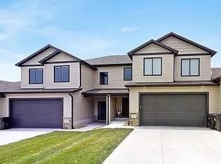 607 Garrett Pl, Hickman, NE 68372