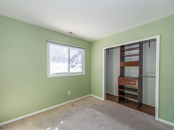 5th image of 3 Silver Star Ct Unit 9