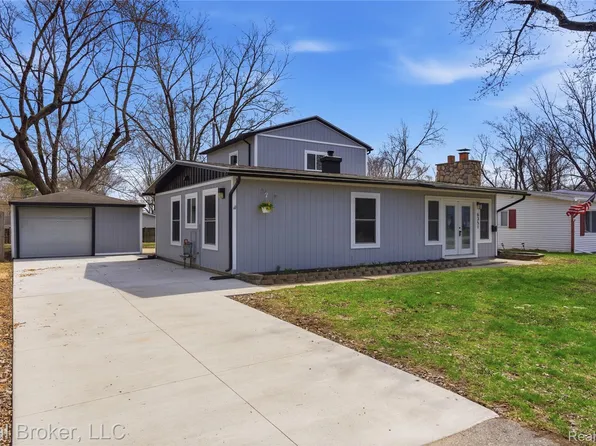 6351 Beth, Brighton, MI 48116