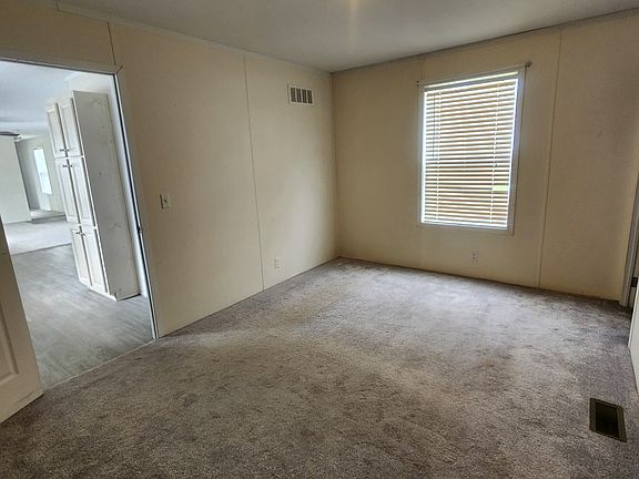5th image of 509 E 4th St