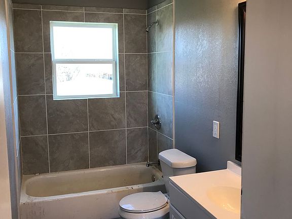 5th image of 3608 N Chadbourne St #3