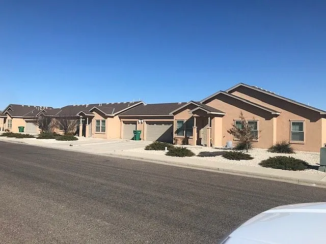 2315 N Juniper Ln — Photo 1