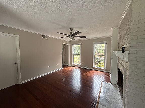 3rd image of 1040 Conestoga Dr