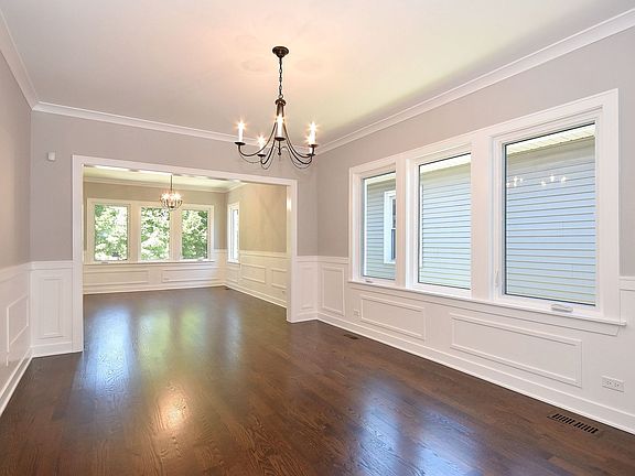 3rd image of 5735 W Ainslie St