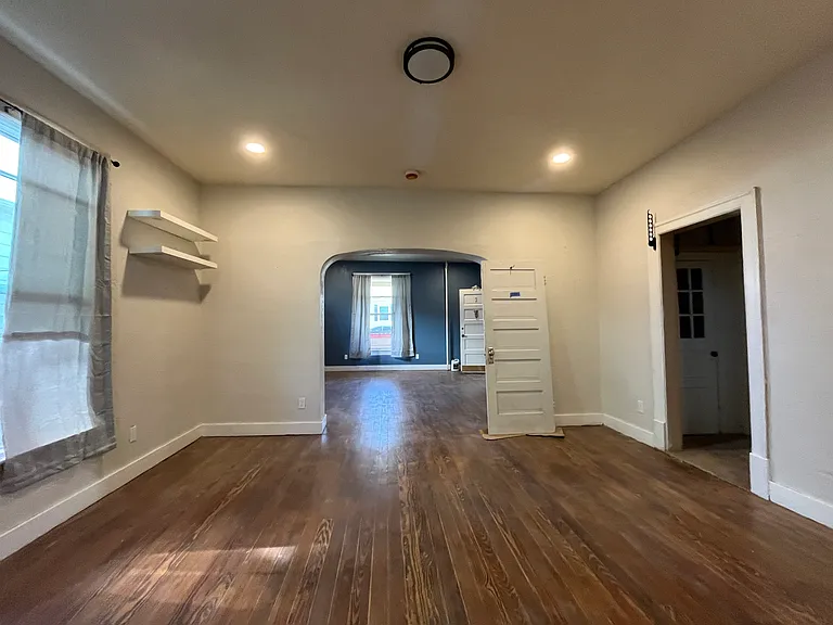 417 W 3rd St #2 — Photo 3