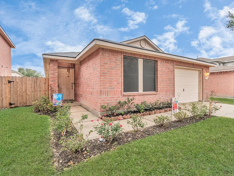7327 Enchanted Creek Dr — Photo 33