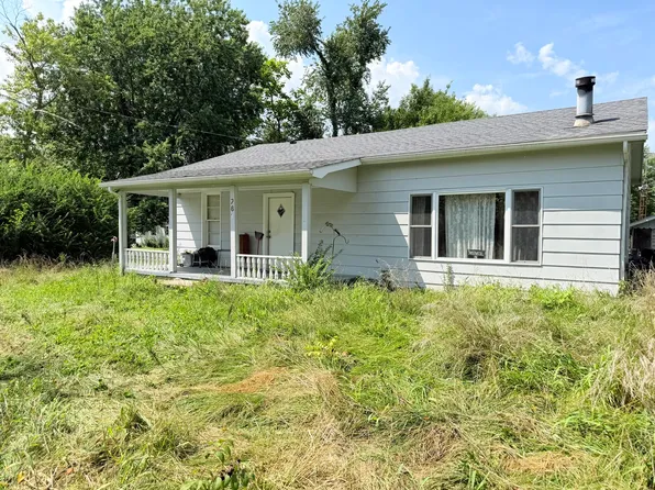 261 E Trammel St, Carrier Mills, IL 62917