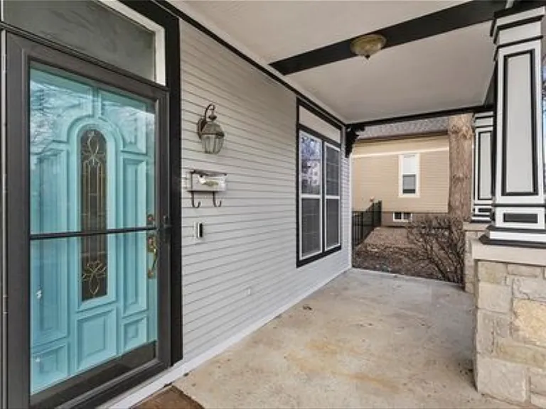 810 W Truman Rd — Photo 20