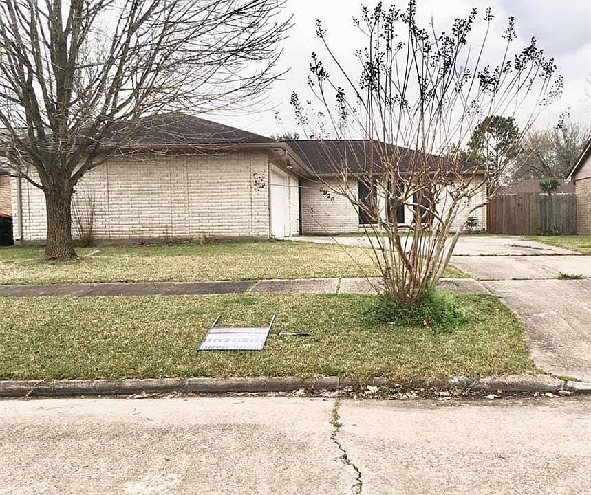 1st image of 6926 Harpers Dr