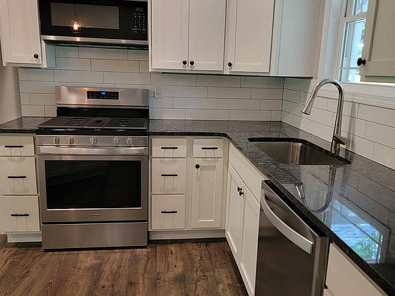 3rd image of 23 Seven Oaks Dr