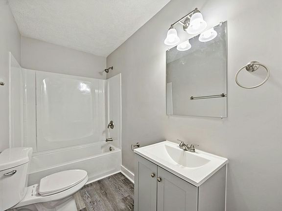 3rd image of 1434 W 112th St Unit 4