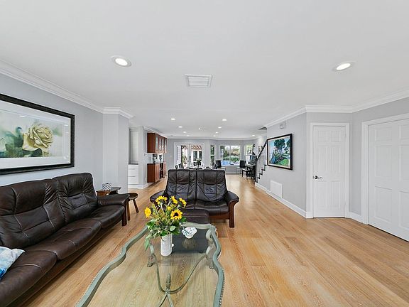4th image of 250 Soledad Pl
