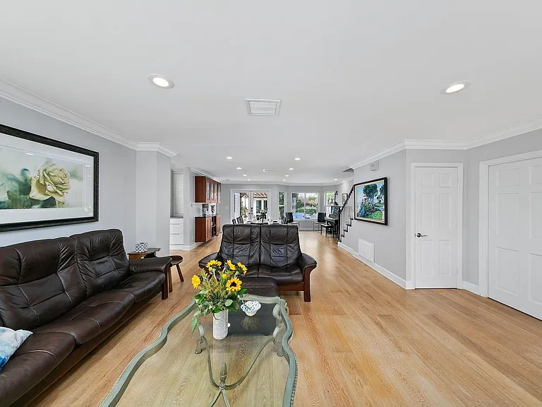 250 Soledad Place — Photo 4