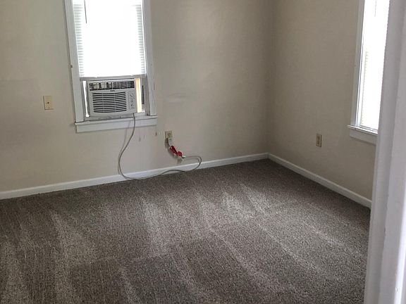 3rd image of 398 1/2 Pauline Ave