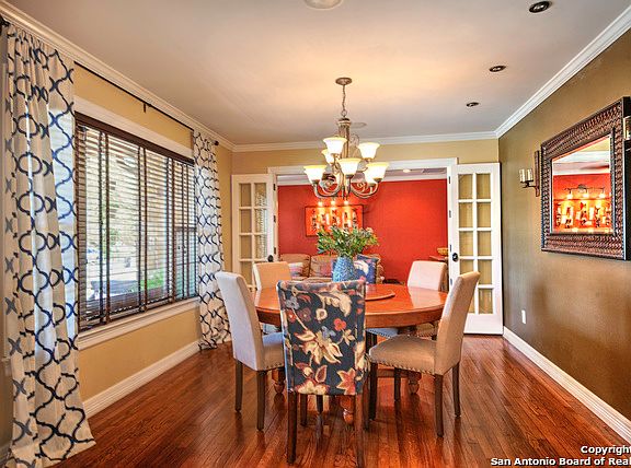 5th image of 355 Larchmont Dr