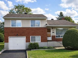 990 Harkness Ave, Ottawa, ON K1V6P2